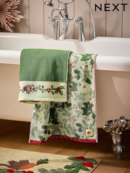 Set Of 2 Christmas Holly Hand Towels