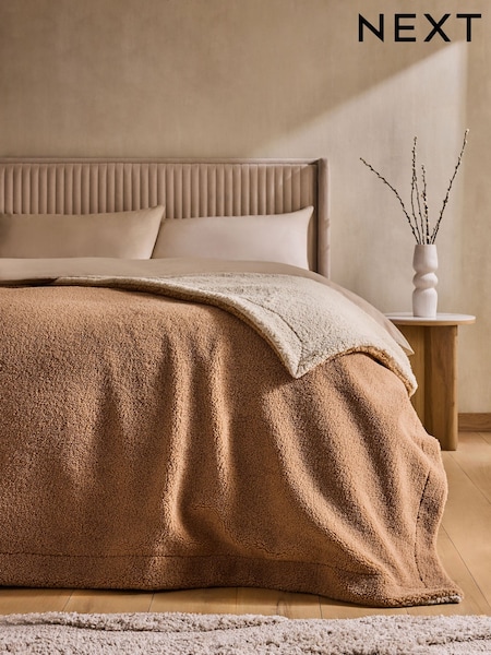 Cosy Borg Fleece Throw With Sherpa Reverse