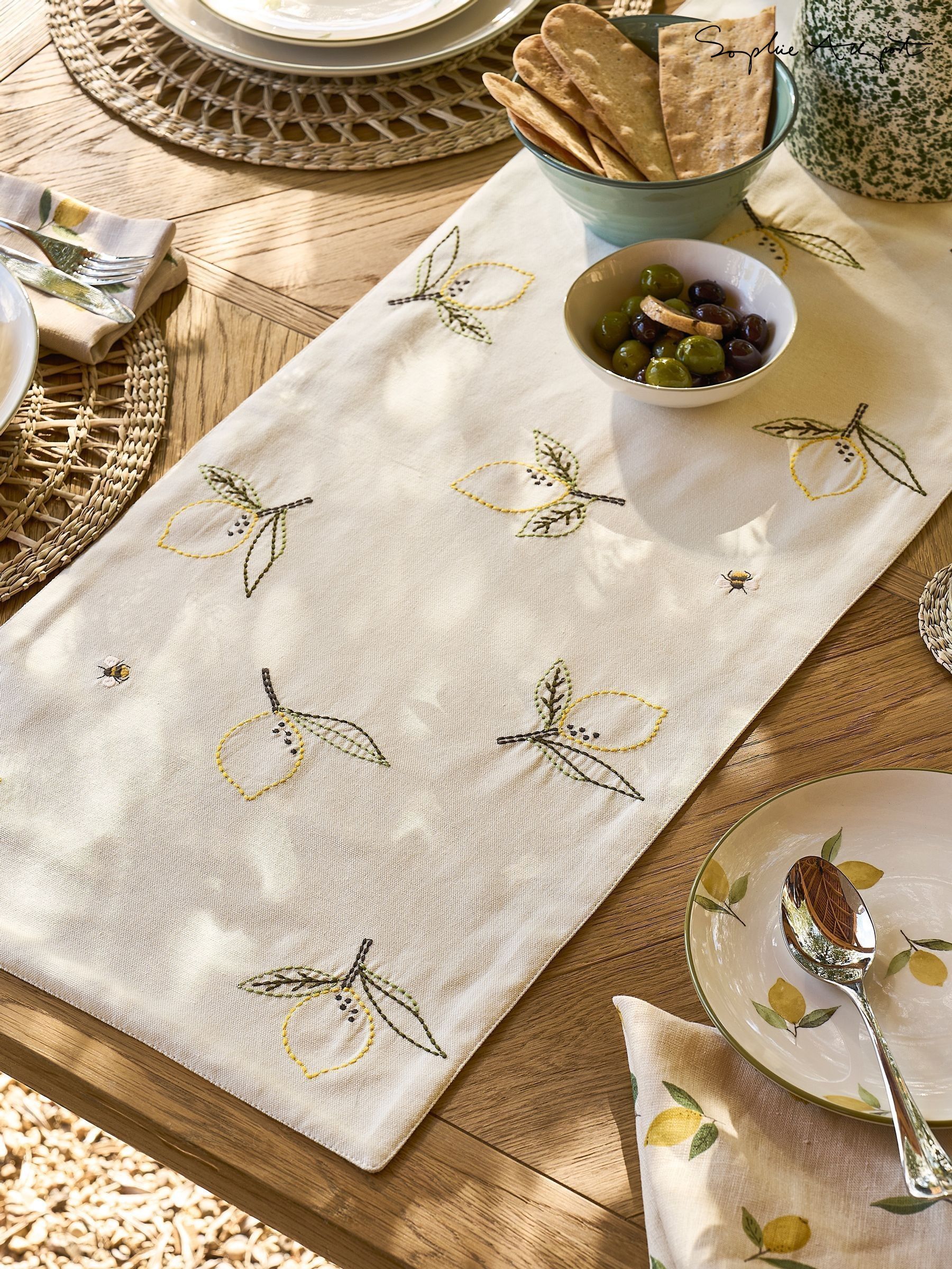 Table Linen | Table Cloths & Covers | Next Japan