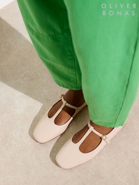Oliver Bonas Mary Jane Ecru Cream Patent Leather Shoes (H11096) | €110