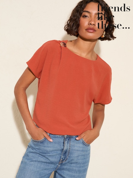 Friends Like These Orange Petite Short Sleeve Blouse With Gold Detail (H11168) | R$ 295