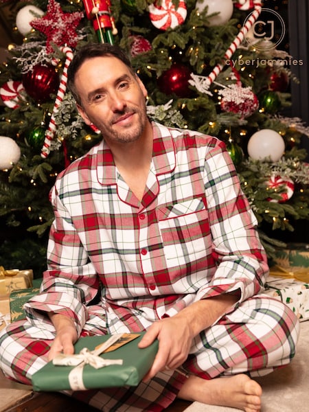 Cyberjammies Mens Check Long Sleeve 100% Cotton Pyjamas Set (H15867) | 74 €