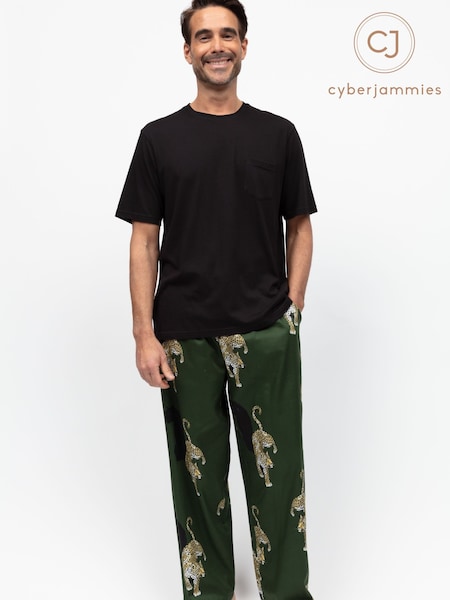 Cyberjammies Green Mens Printed Pyjama Bottoms and Solid Jersey T-Shirt (H15868) | R$ 455
