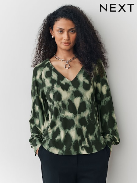 Green Animal Long Sleeve V-Neck Jersery Blouse (H16959) | R$ 280