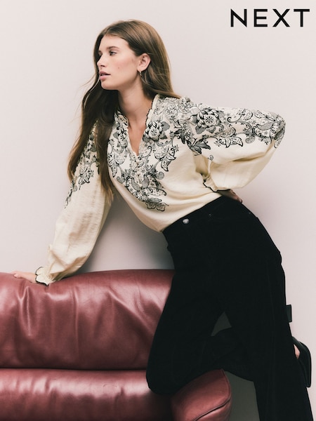 Black/Ecru Floral Placement Lace Trim Ruffle Blouse (H19557) | R$ 330