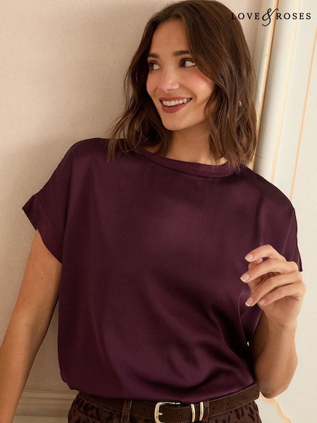 Chocolate marrom - Love & Roses Satin Front Jersey Short Sleeve Top (H23350) | R$ 255