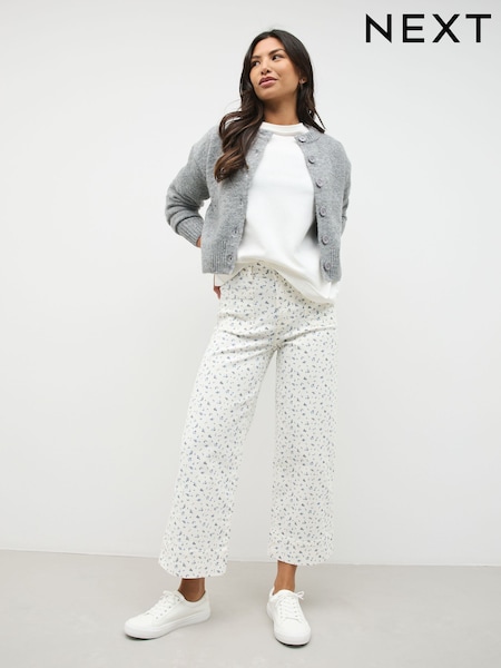 Floral Ecru Cropped Patch Pocket Jeans (H24023) | €45
