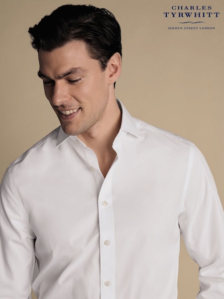 Charles Tyrwhitt Off White Classic Fit Non Iron Herringbone 100% Cotton Shirt (H27810) | R$ 640
