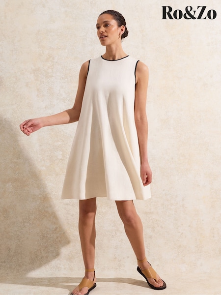 Ro&Zo Cream Petite Blend Piping Detail Short Dress (H29871) | €118