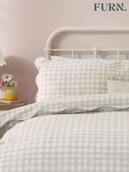 furn. Natural Scalloped Edge Gingham Pillowcase (H42571) | 59 QAR
