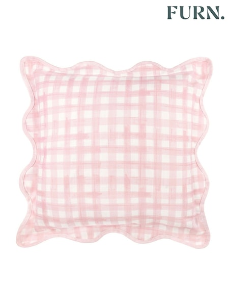 furn. Pink Scallop Edge Gingham Cushion (H42590) | €34