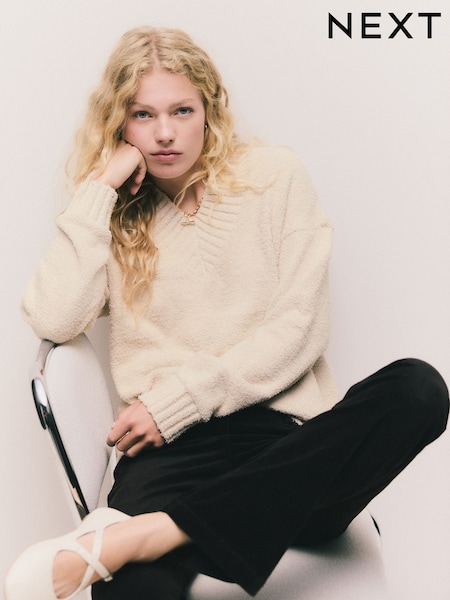 Neutral Fluffy Teddy Cosy V-Neck Long Sleeve Jumper (H48286) | €38