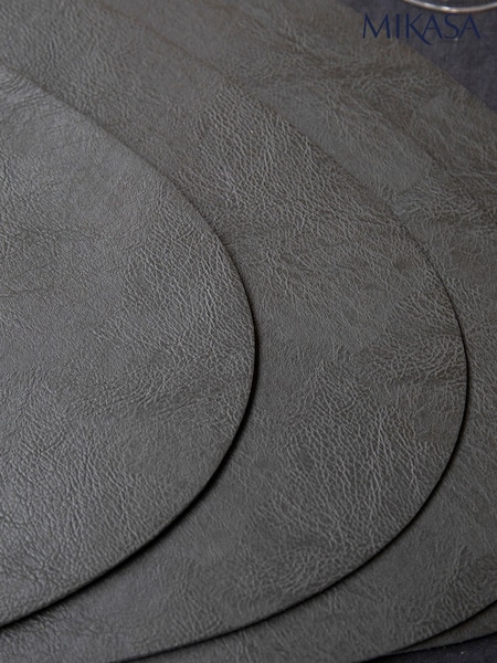 Mikasa Set of 4 Black Pebble-Shaped Faux Leather Placemats (H52261) | €31