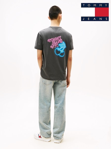 أسود - Tommy Jeans Back Graphic Print Crew Neck T-Shirt (H52385) | ‏233 د.إ.‏