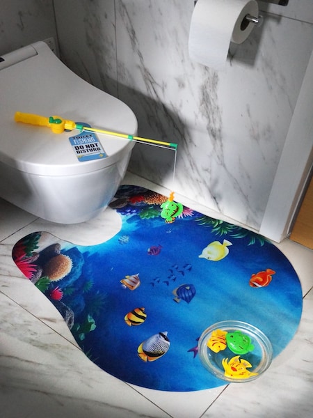 Diabolical Toilet Fishing (H54560) | €16