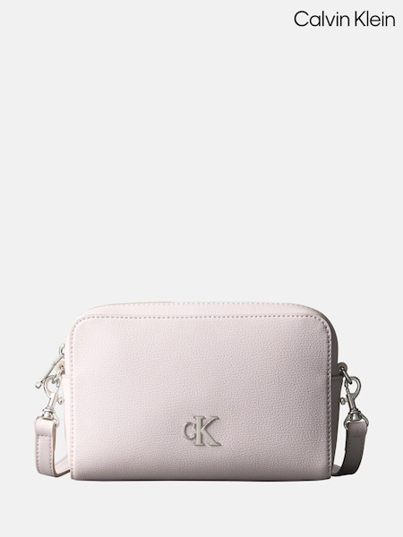 Weiß - Calvin Klein Minimal Monogram Camera Bag (H55233) | 133 €