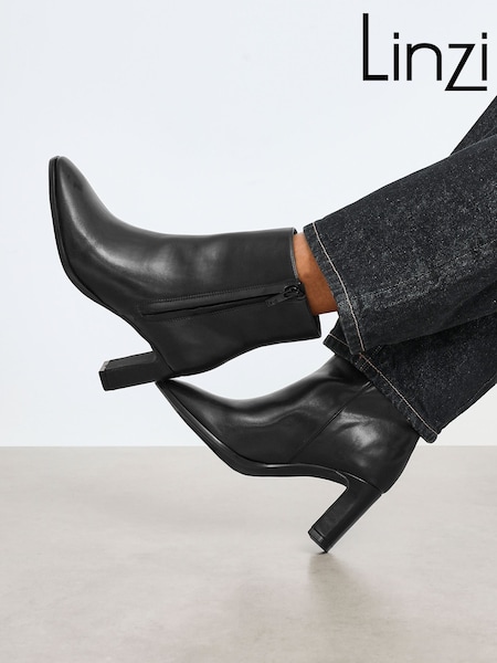 Linzi Jonas Block Heel Ankle Boots (H58330) | R$ 455