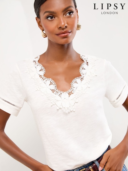 Branco - Lipsy Embroidered V-Neck T-Shirt (H58842) | R$ 315