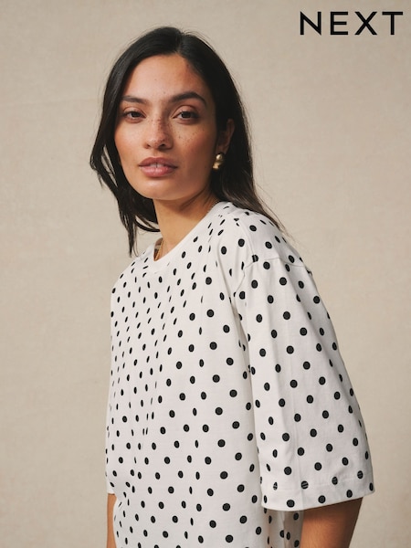 Weiß/Schwarz gepunktet - Relaxed Boxy Elbow Length Crew Neck T-Shirt (H59878) | 19 €