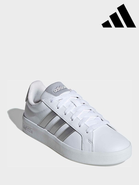 Bela/srebrna (barva); srebro - adidas Grand Court 3.0 Junior Trainers (H61643) | € 39