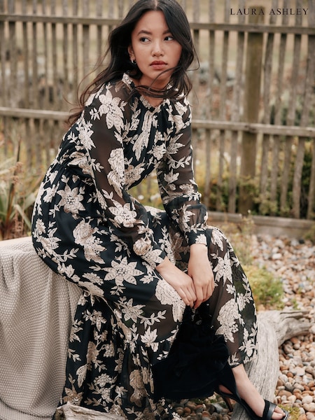 Laura Ashley Lloyd Black/White Velvet Devore Maxi Dress (H62643) | €185