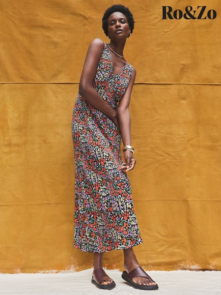 Ro&Zo Red Ditsy V-Neck Midi Dress (H68582) | €126