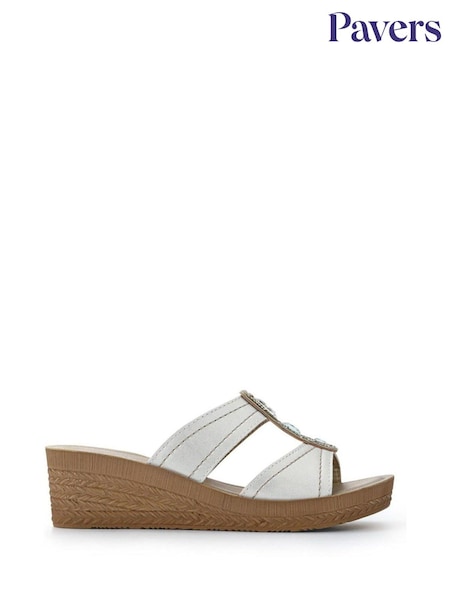 Pavers White Extra Cushioned Slip On Wedge Mules (H69111) | R$ 295