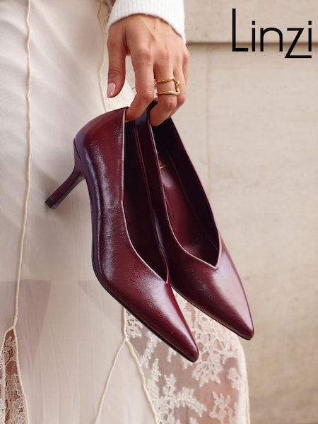 Linzi Red Bellamy V-Shaped Closed Toe Court Heels (H69703) | €50