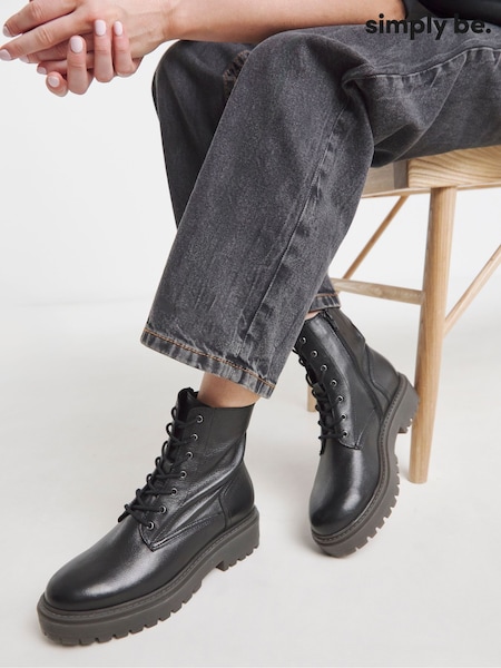 Simply Be Black Extra Wide Fit Chunky Lace-Up Boots (H75708) | € 109