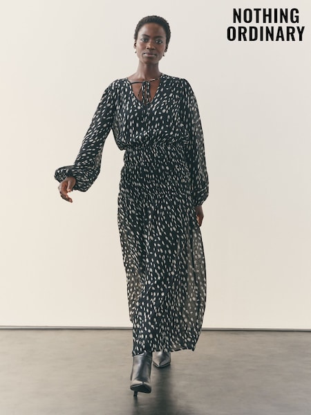Nothing Ordinary Black/White Shirred Waist Tie Front Midi Dress (H77982) | €144