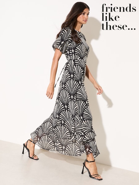Czarny/biały w geometryczne wzory - Friends Like These Puff Sleeve Tier Hem Midi Dress (H88471) | 370 zł