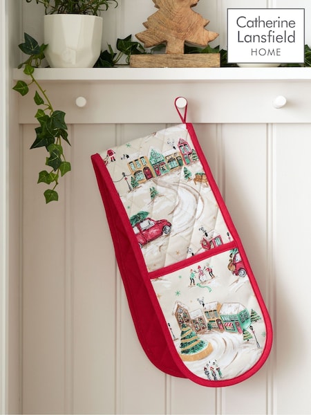 Catherine Lansfield Natural Christmas Town Cotton Kitchen Double Oven Gloves (H88612) | R$ 100