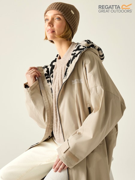 Regatta Cream Adult Waterproof Changing Robe (H90058) | $113