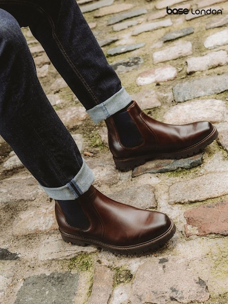 Castanho - Base London Zinc Chelsea Boot (H90520) | R$ 840