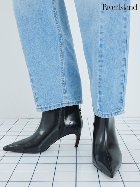 River Island Wide Fit Point Toe Kitten Heel Boots (H94571) | R$ 455