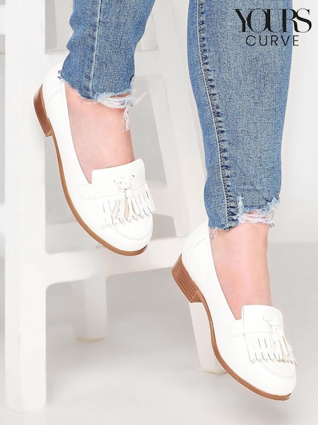 Yours Curve White Wide FIt Wide Fit Patent Tassel Loafer (K49413) | €24