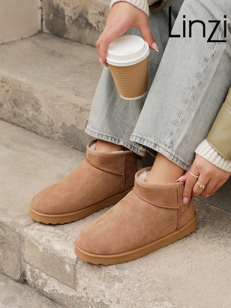 Linzi Brown Mini Addy Faux Suede Lined Ankle Boots (K74469) | €46