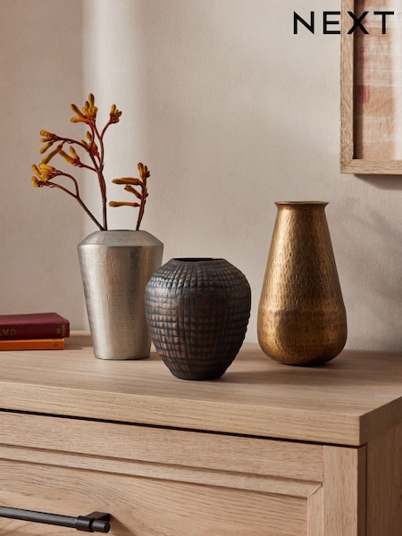 Set Of 3 Textured Metal Vases (K75193) | kr470