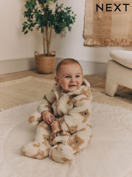 Ecru/Tan mit Bären-Print - Baby Cosy Zip Lined Hooded Fleece All-in-one (0mths-2yrs) (K82065) | CHF 35 - 38 CHF