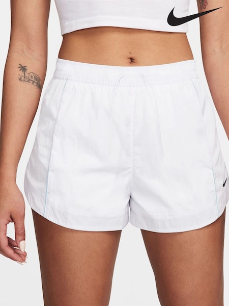 Weiß - Nike Windrunner Woven Mid Rise 2 Inch Shorts (K84515) | 31 €