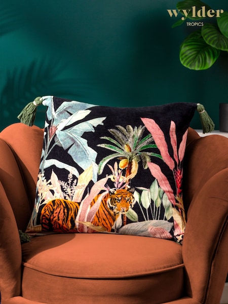 Wylder Midnight Jungle Velvet Tasselled 100% Cotton Cushion (K85538) | R$ 255