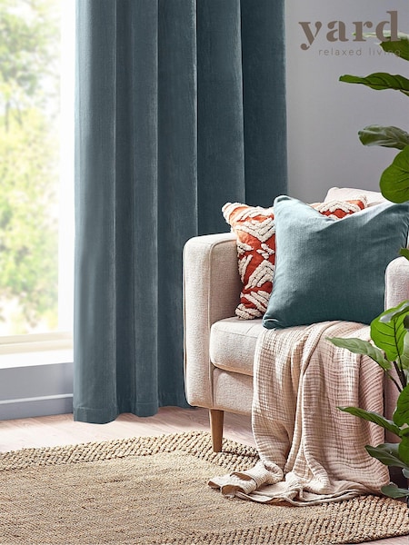 Yard 50 x 50cm Heavy Chenille Velvet Piped Feather Filled Cushion (K85616) | 34 €