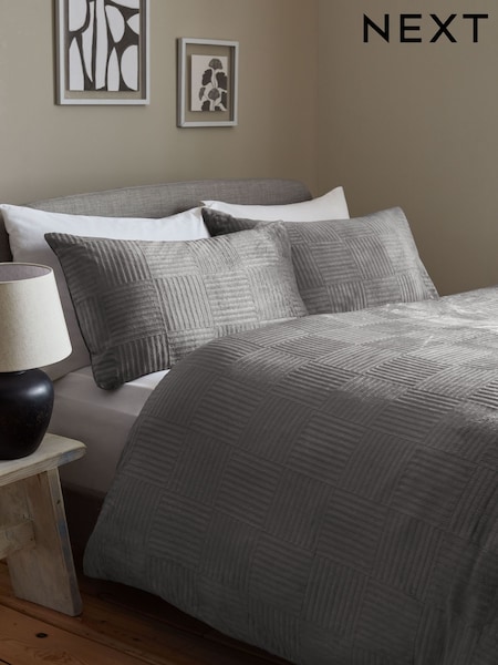 Checkered Embossed Fleece Duvet Cover and Pillowcase Set (K85670) | €19 - €43