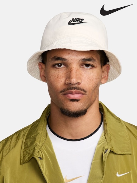 Nike White Apex Futura Wash Bucket Hat (K88899) | €16