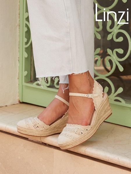 Linzi Nude Riviera Woven Closed Toe Wedges (K93159) | €20