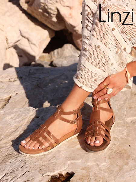 Linzi Brown Tour Closed Back Gladiator Style Sandals (K93203) | R$ 375