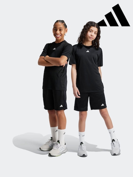 Musta - Adidas Essentials Shorts (K99228) | €20