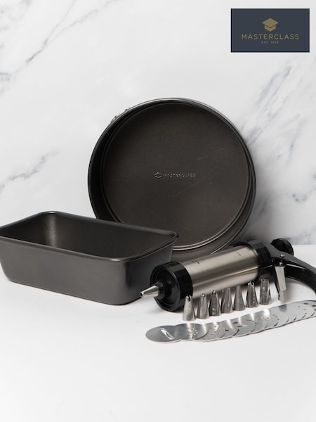 Masterclass Baking Set With 2 Tins With Biscuit And Icing Gun