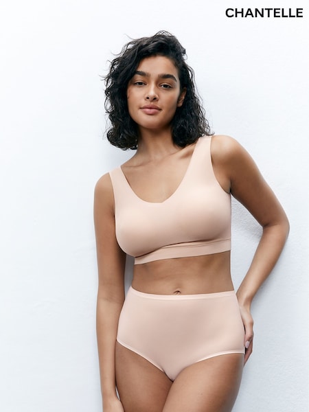 Chantelle Soft Stretch Seamless V-Neck Padded Crop Top (M02674) | €67