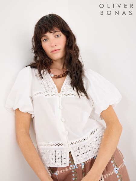 Crema - Blusa de manga abullonada con botones y bordado de ganchillo de Oliver Bonas